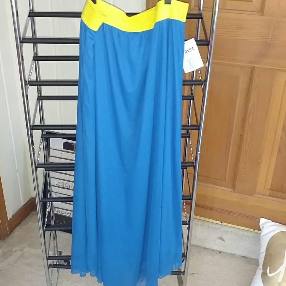 LulaRoe Lucy skirt NWT